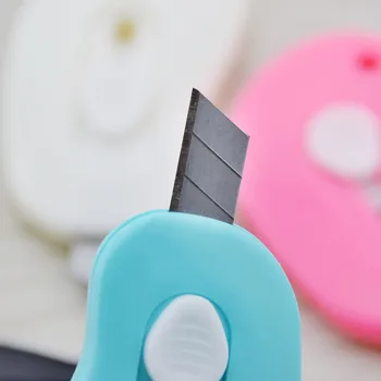 2 buc/set Mini Portabil de Utilitate Cuțit Tăietor de Hârtie de Culoare Aleatorii de Birou Papetărie Lamă de Ras DIY Tăiere Consumabile