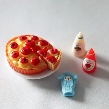 Un Model În Miniatură De O Pizza De Fructe Farfurie Într-O Casă De Păpuși Este Filmat Ca Un Accesoriu Set Pop